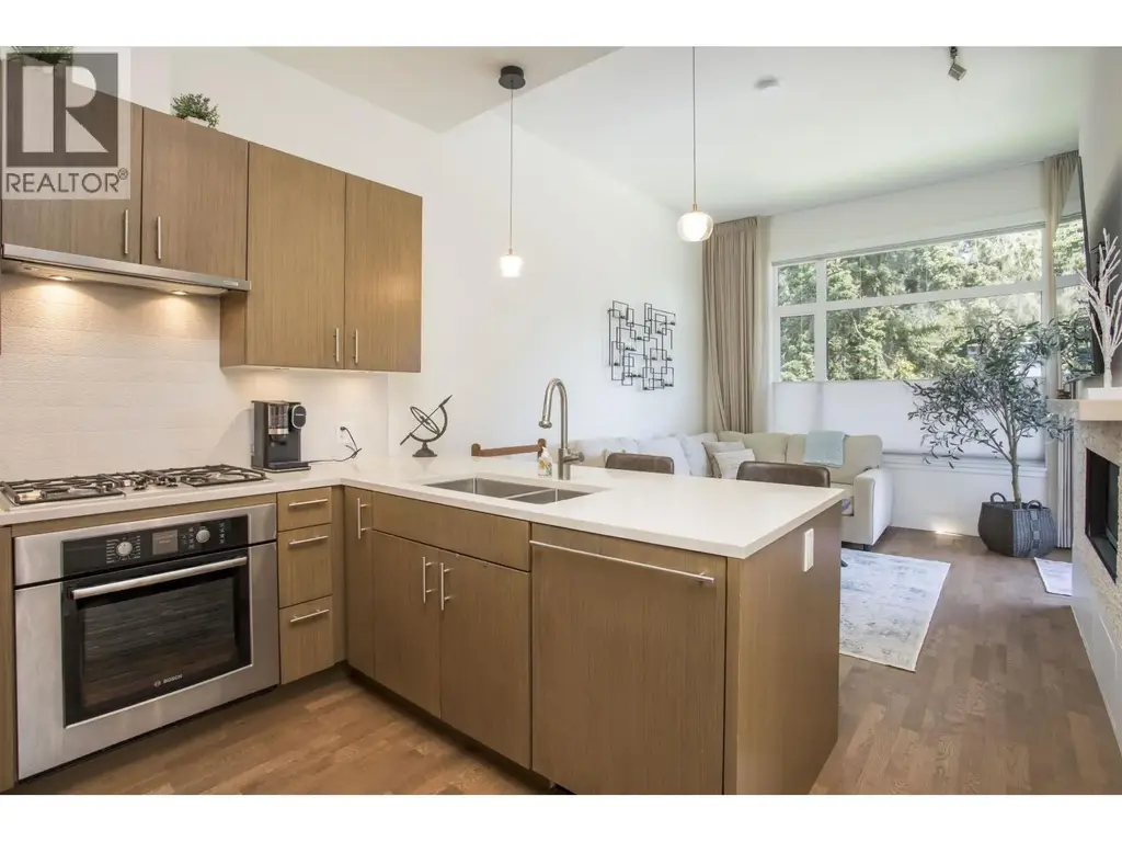 300 2432 Haywood Avenue, West Vancouver