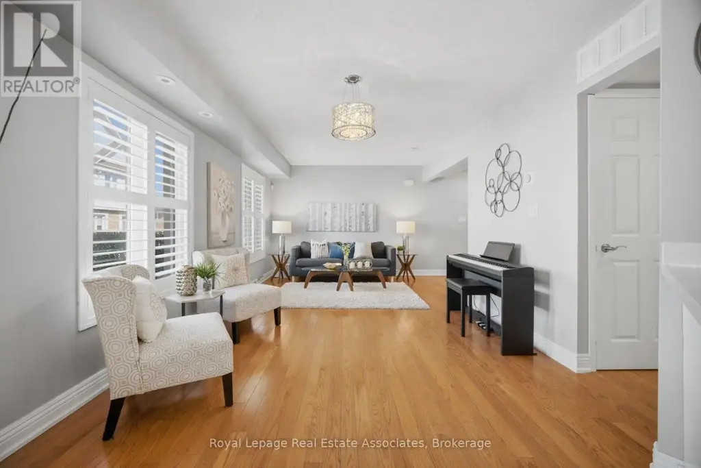 192 Louisbourg Way, Markham (Greensborough)