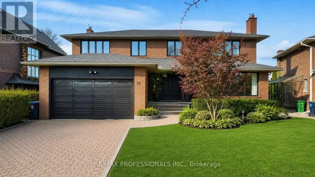 52 Courtsfield Crescent, Toronto (Edenbridge-Humber Valley)