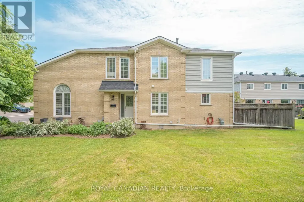 63 Heathcliffe Square, Brampton (Central Park)