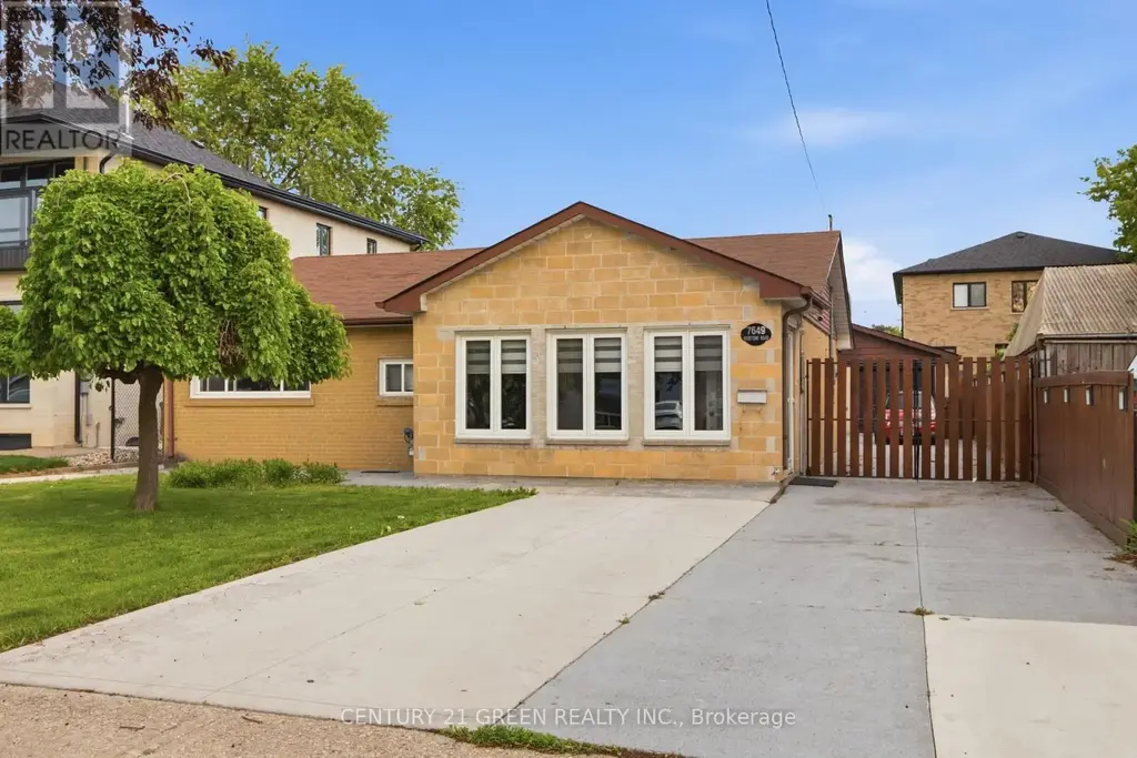 7649 Redstone Road, Mississauga (Malton)