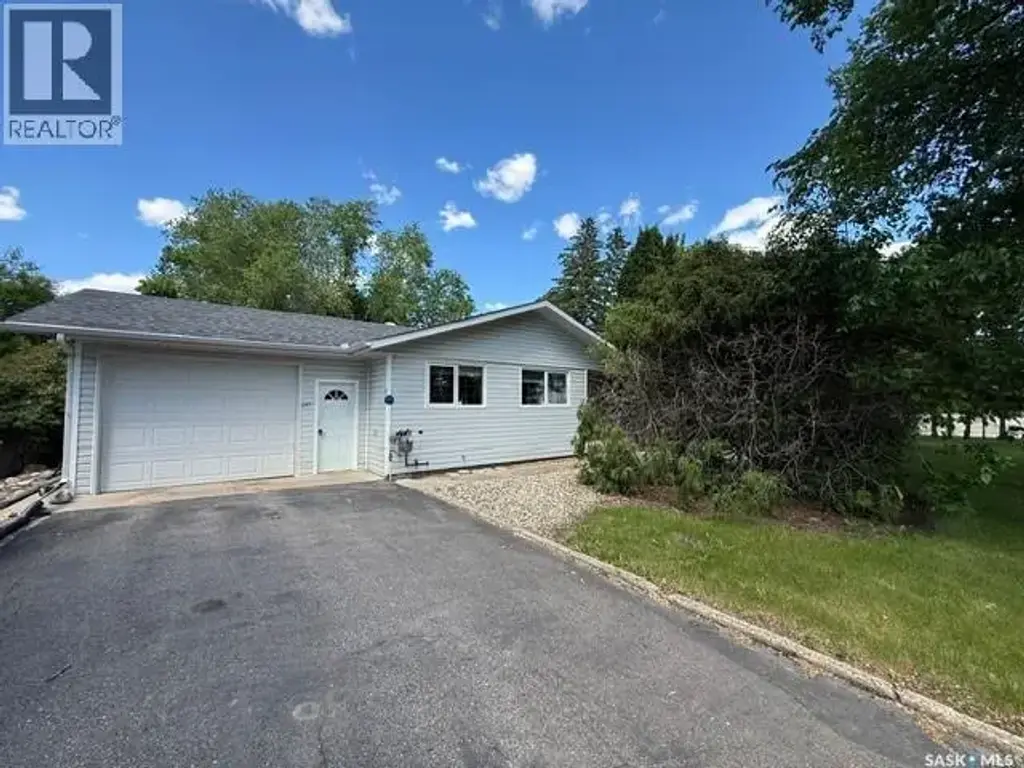 245 Queen Elizabeth Boulevard, Kamsack