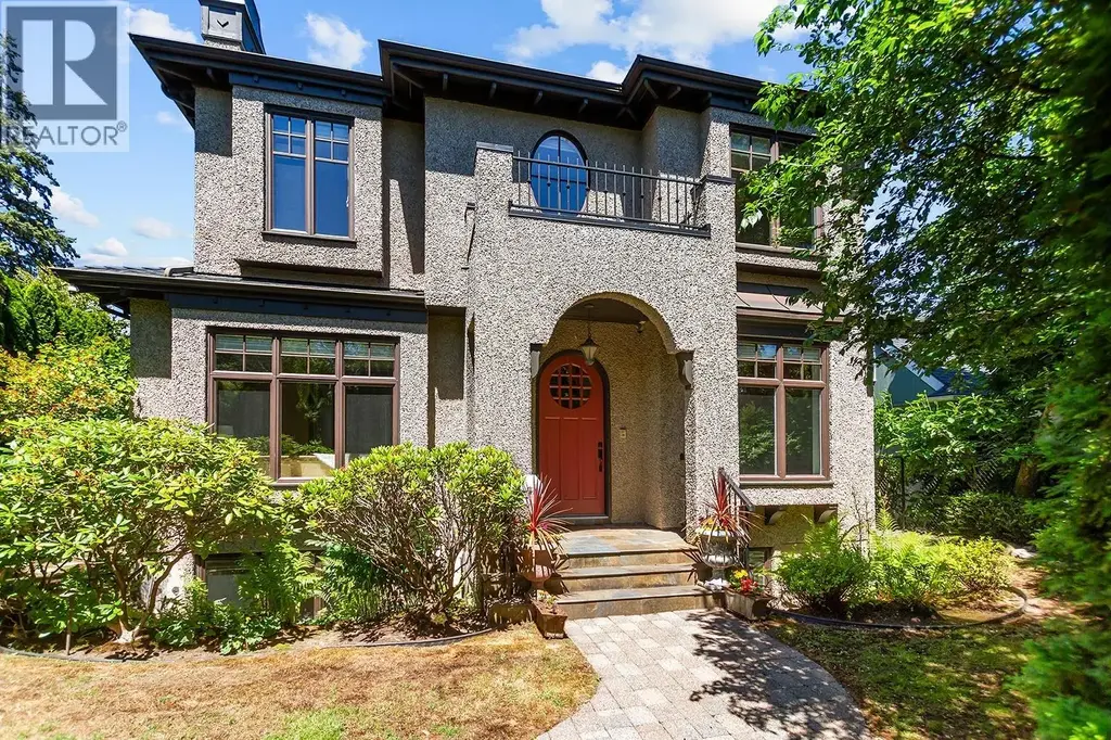 2495 W 33rd Avenue, Vancouver