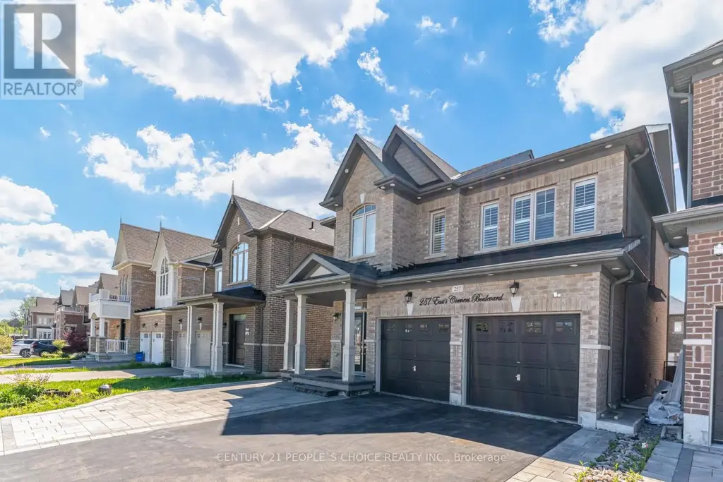 257 East's Corners Boulevard, Vaughan (Kleinburg)