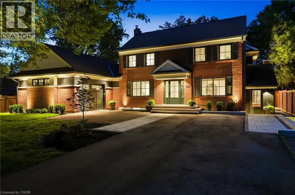 727 King Road, Burlington