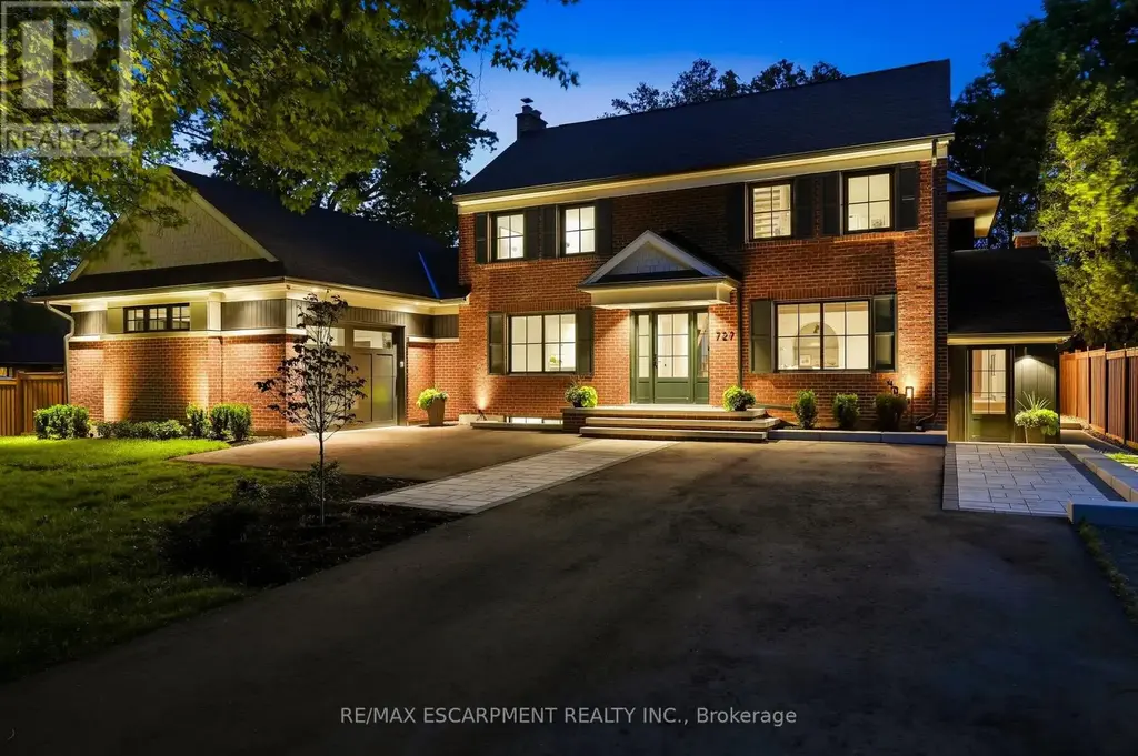 727 King Road, Burlington (LaSalle)