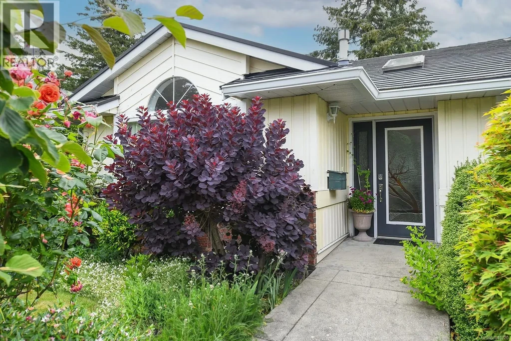 2136 Bolt Ave, Comox