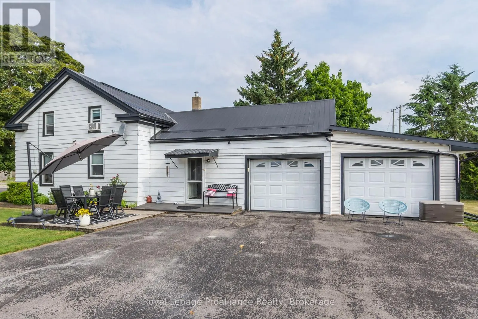 113 South Trent Street, Quinte West (Frankford Ward)