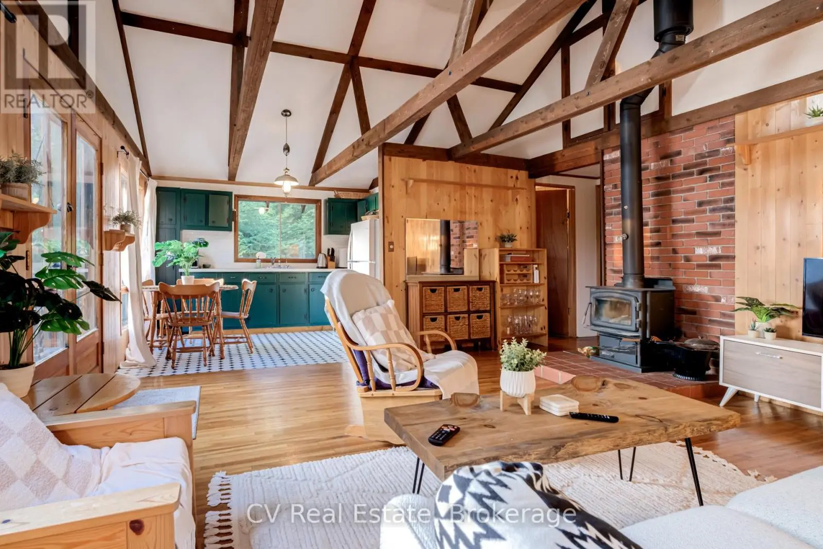 1027 North Pine Drive, Lake of Bays (Ridout)
