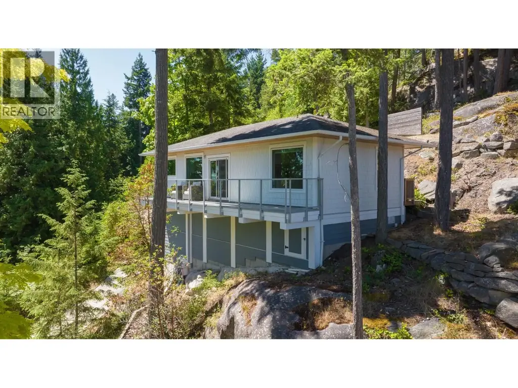 5673 Salmon Drive, Sechelt