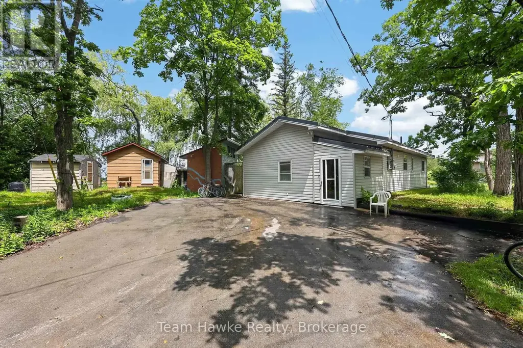 32 Long Point Road, Tay