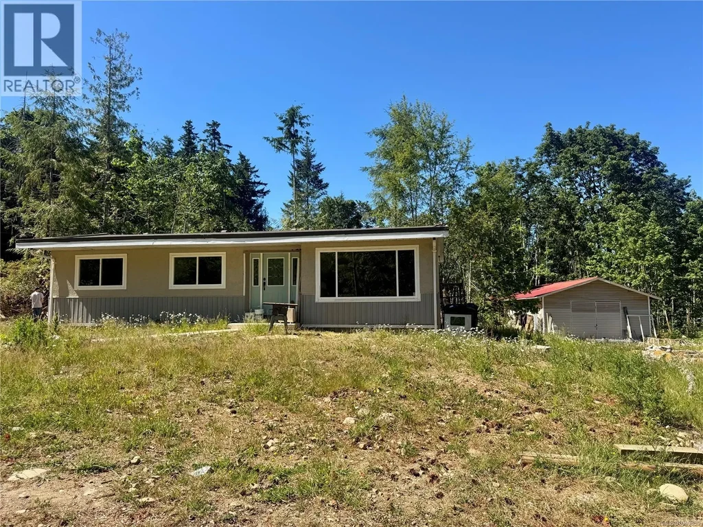 7390 Cougar Smith Rd, Fanny Bay