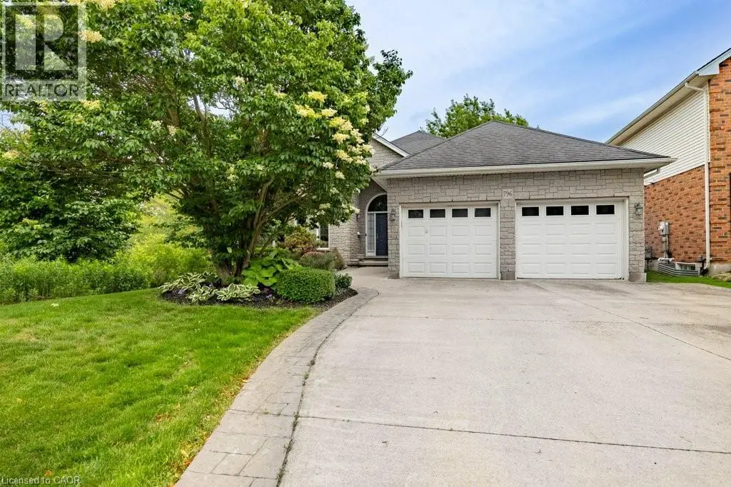 796 Springbank Avenue N, Woodstock