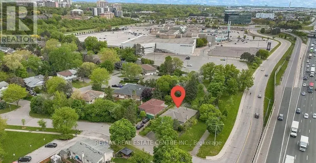 1011 Pearson Drive, Oakville (CP College Park)