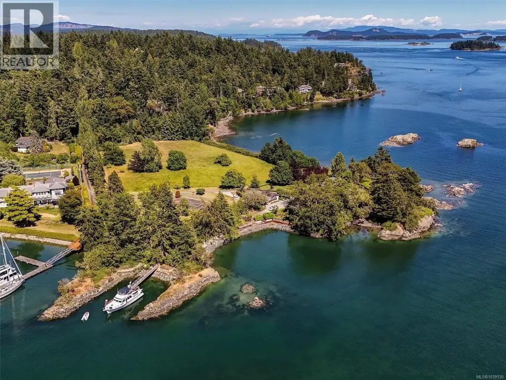 10814 Beach Rd, North Saanich