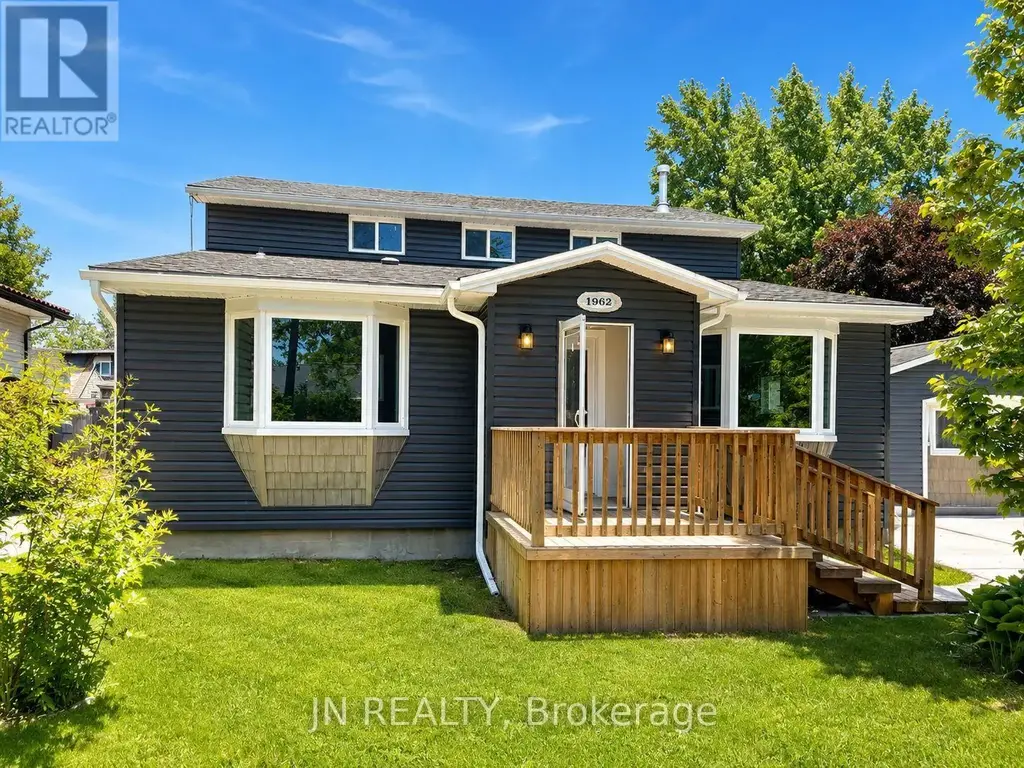 1962 Franklin Avenue W, Sarnia