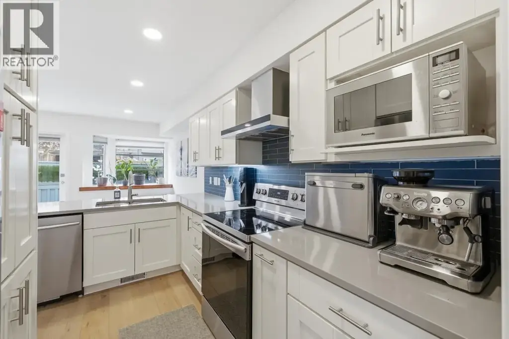 10 2118 Eastern Avenue, North Vancouver