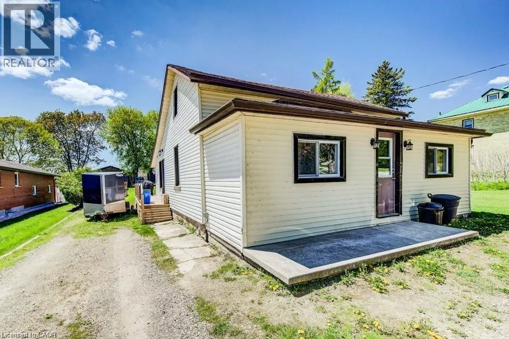 21 Main Street W, Drayton