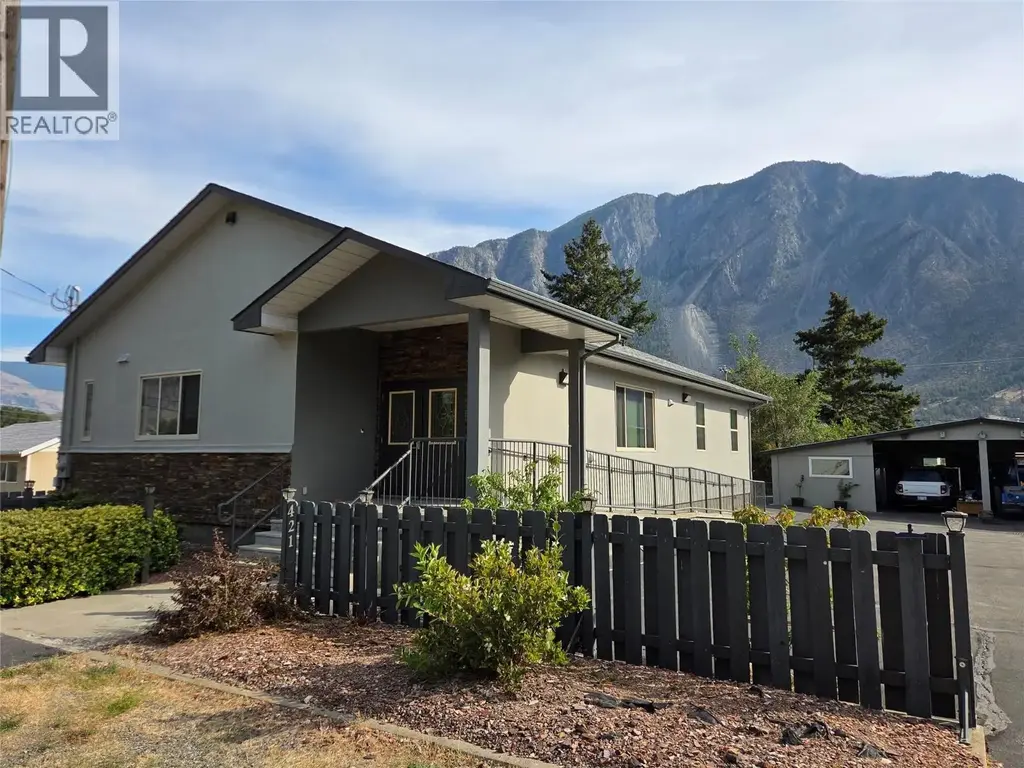 421 9th Avenue, Keremeos