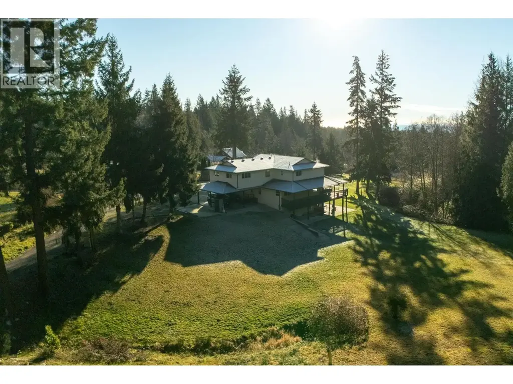 2562 Miles Road, Roberts Creek