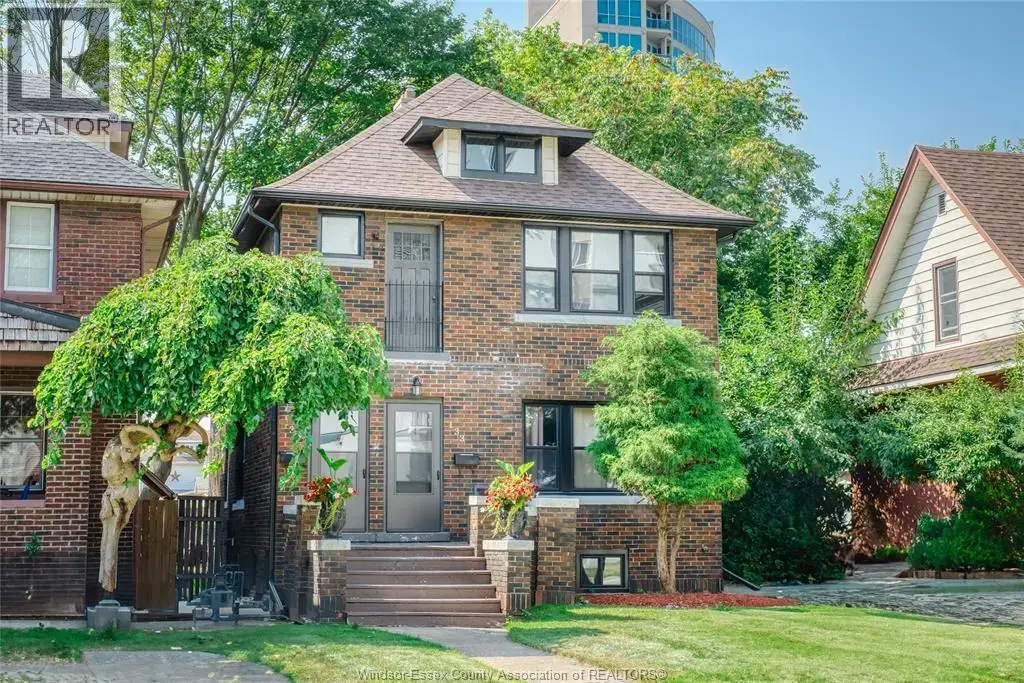 135 Oak Street, Windsor