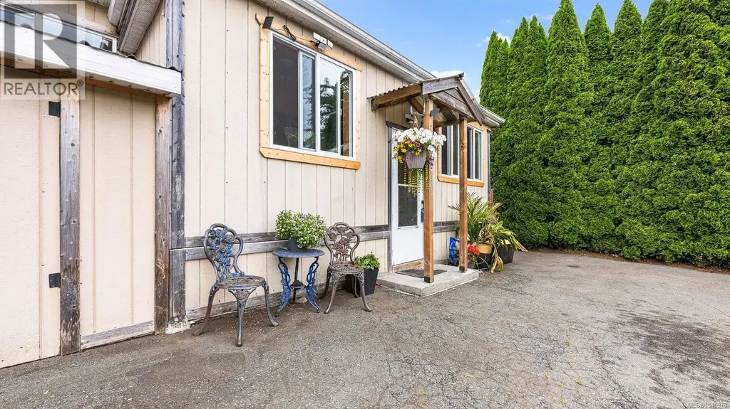 4931 Island Hwy N, Courtenay