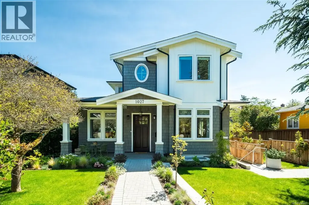 1027 Hampshire Rd, Oak Bay