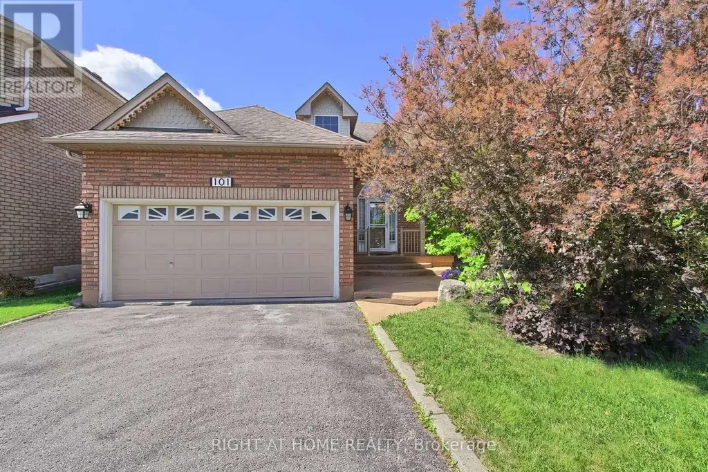 101 Old Colony Road, Richmond Hill (Oak Ridges Lake Wilcox)