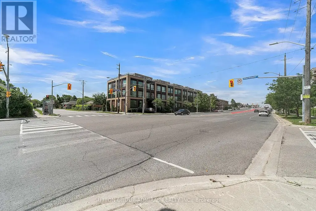 305 - 639 Lawrence Avenue, Toronto (Englemount-Lawrence)