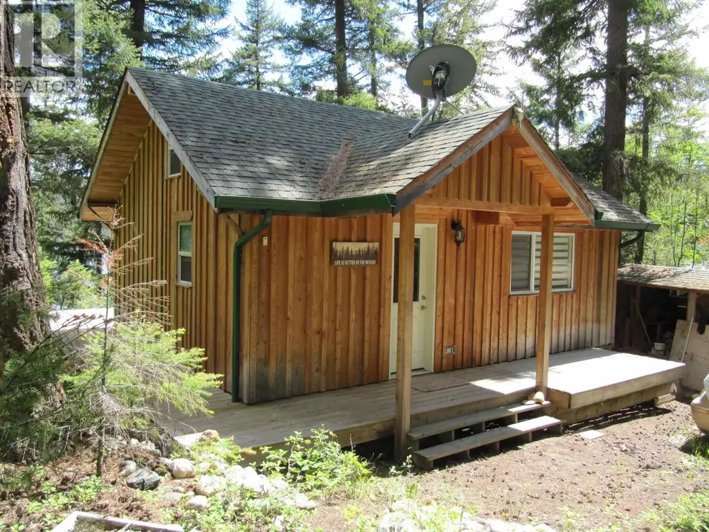 3817 Canim-hendrix Lake Road, Canim Lake