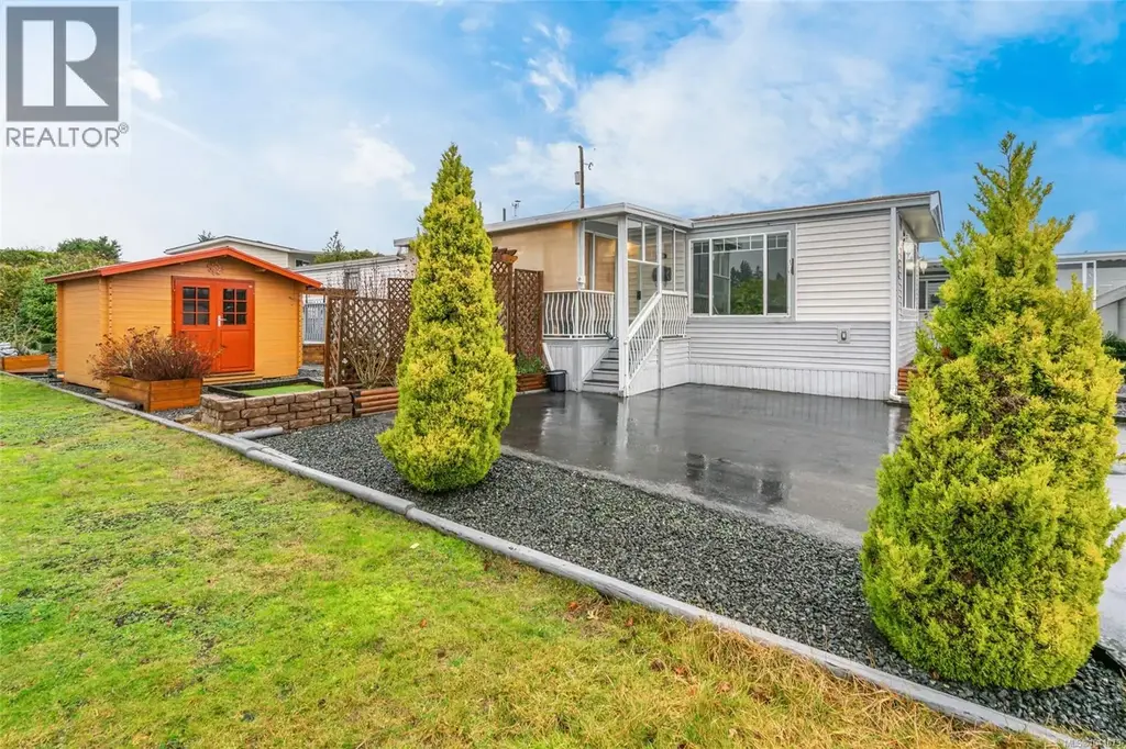 64 6325 Metral Dr, Nanaimo