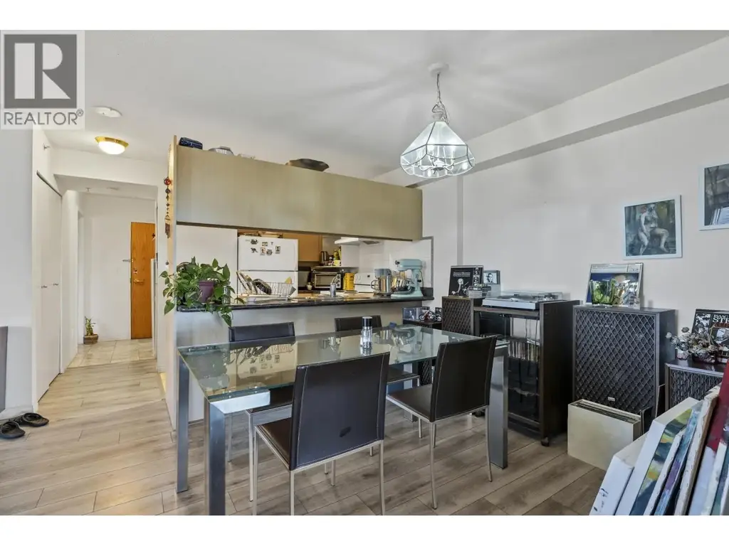 910 6611 Cooney Road, Richmond