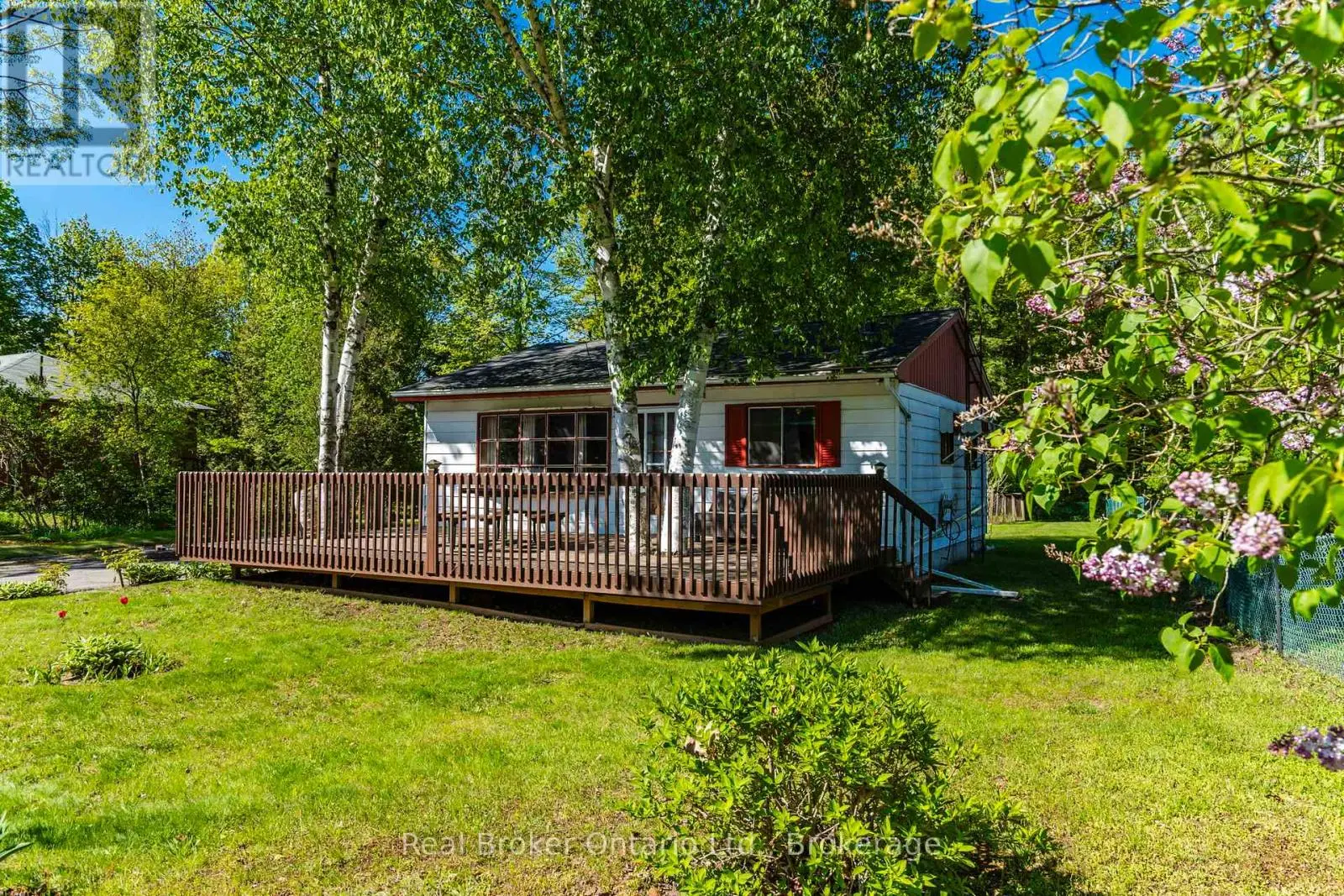 24 Poplar Drive, Tiny