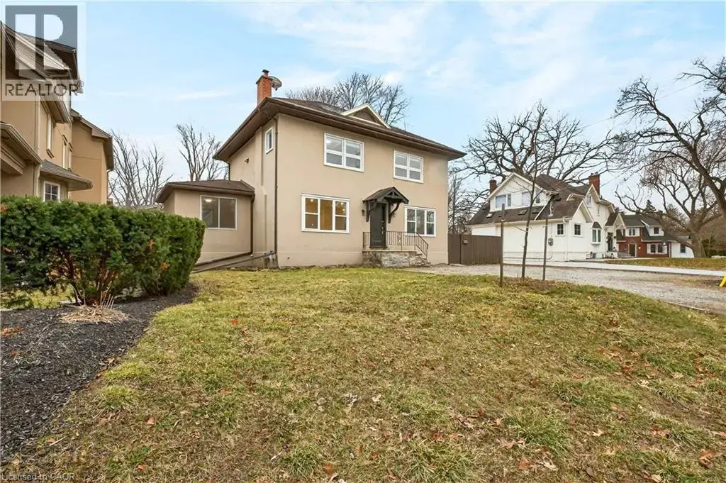 1012 North Shore Boulevard E, Burlington