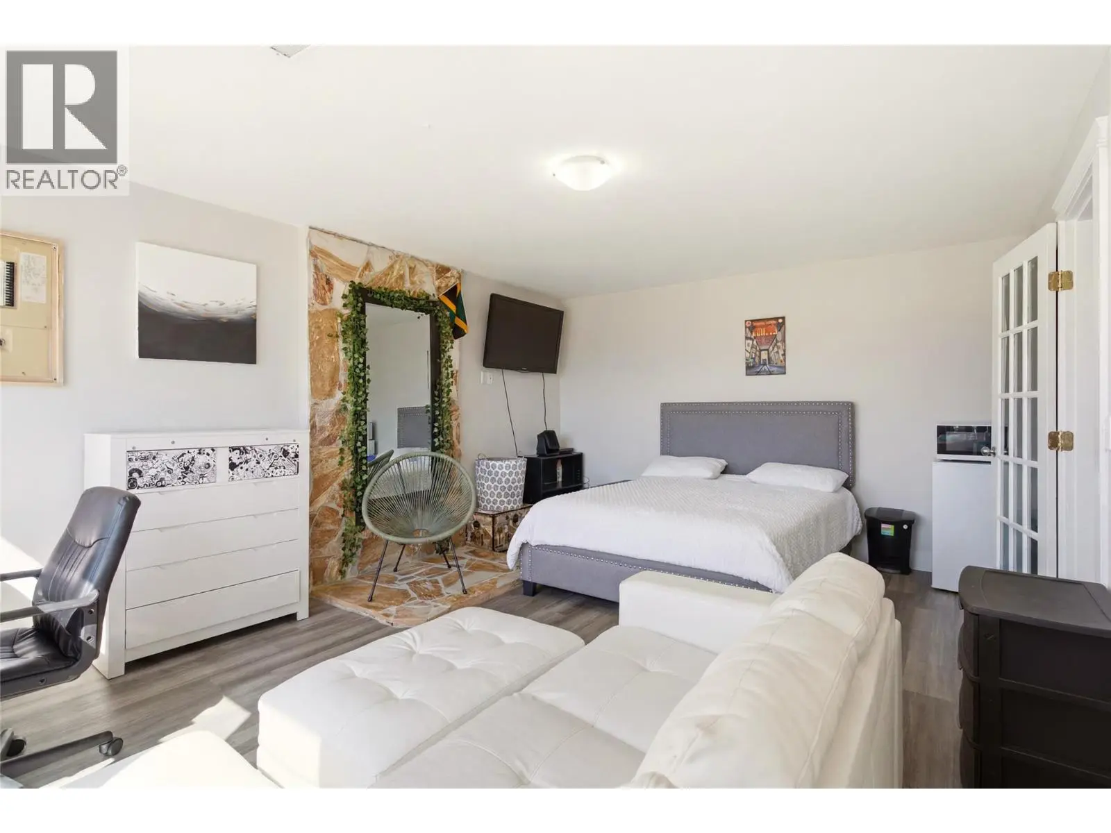 2260 Omineca Place. Kelowna, British Columbia
