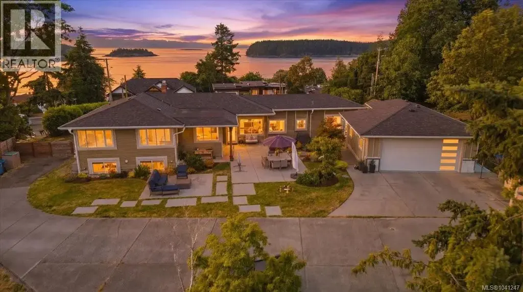 2565 Departure Bay Rd, Nanaimo