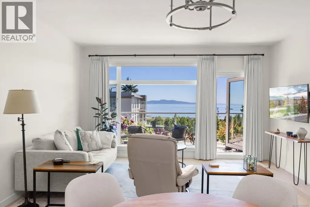 305 5120 Cordova Bay Rd, Saanich