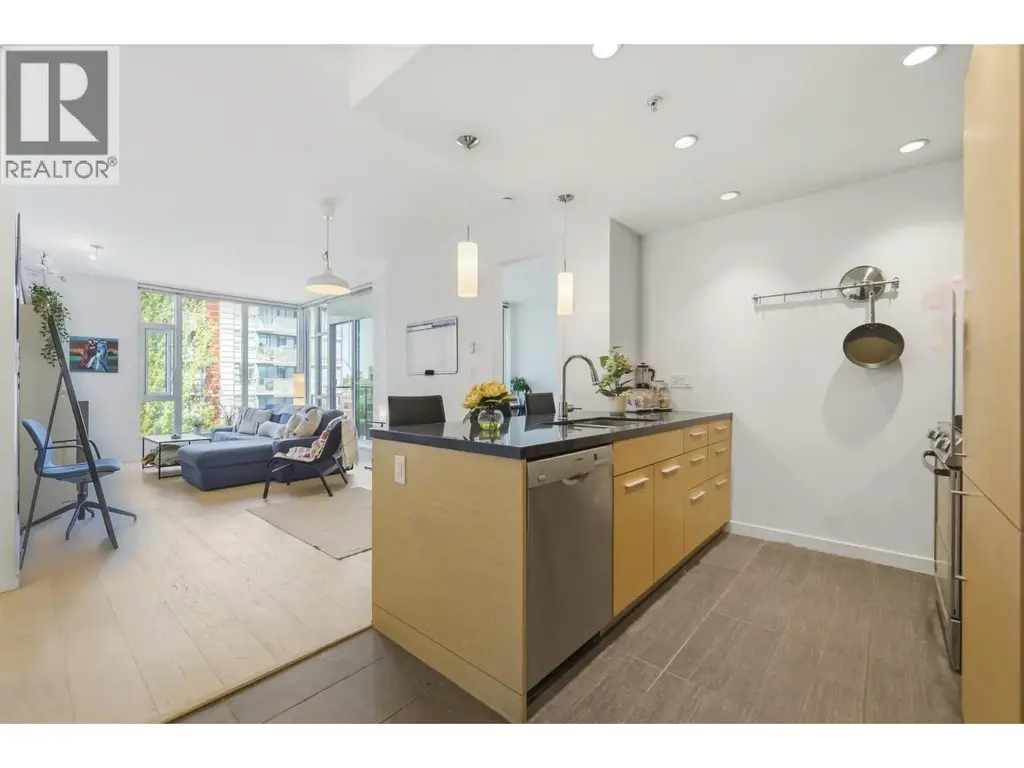 403 2528 Maple Street, Vancouver