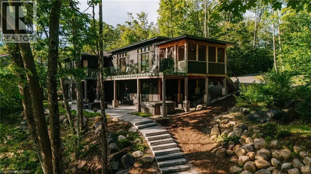 22 Long And Winding Road, Seguin
