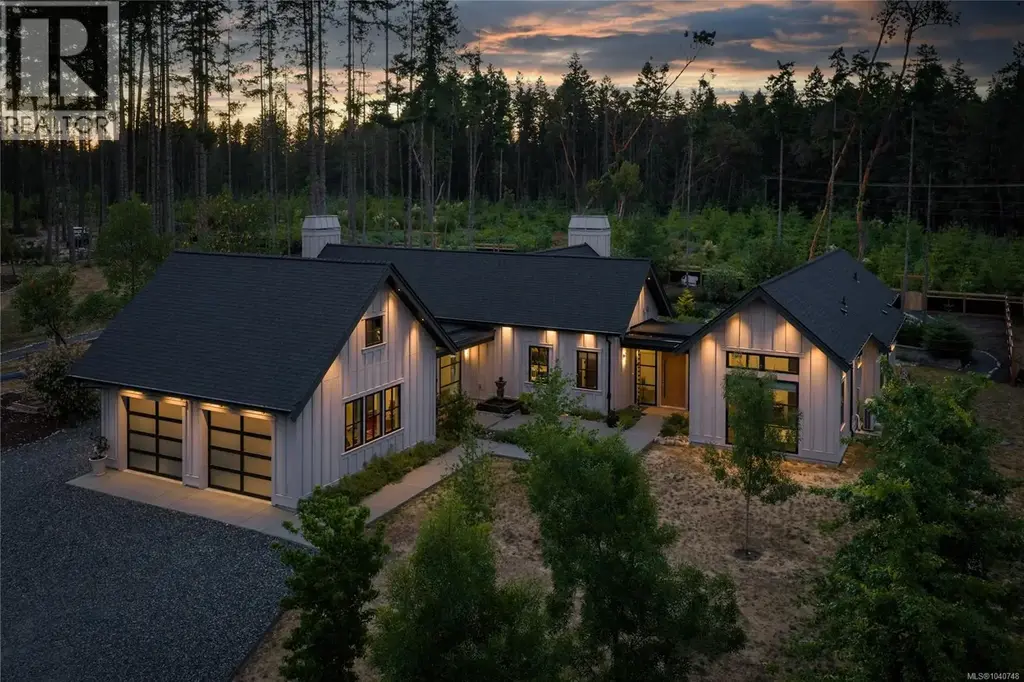 1175 Evergreen Way, Errington