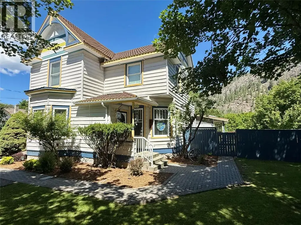 825 Central Avenue, Grand Forks
