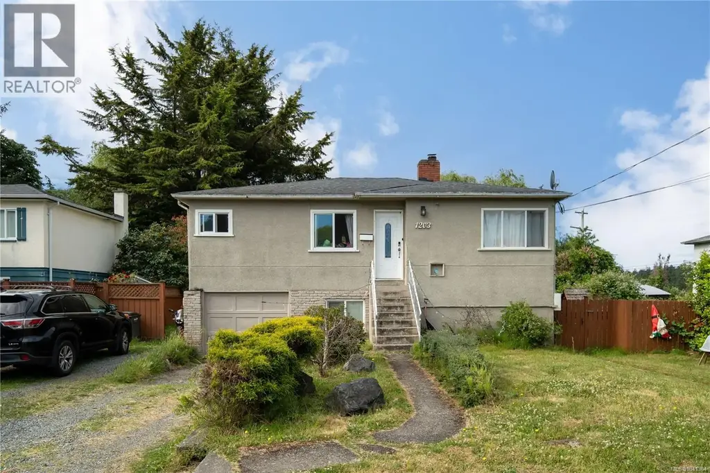 1203 Pearce Cres, Saanich