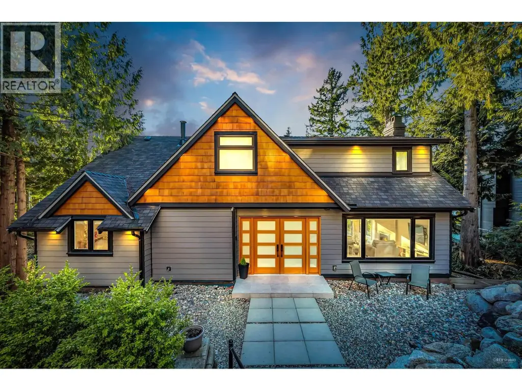 130 Oceanview Place, Lions Bay