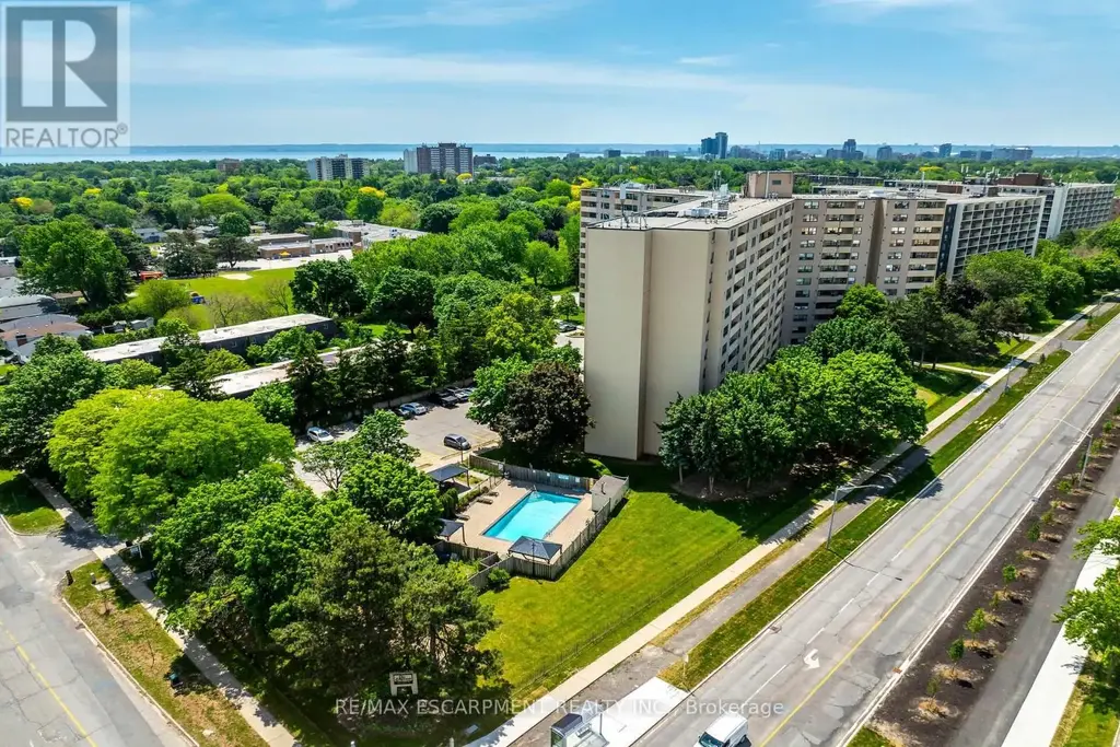 1005 - 700 Dynes Road, Burlington (Roseland)
