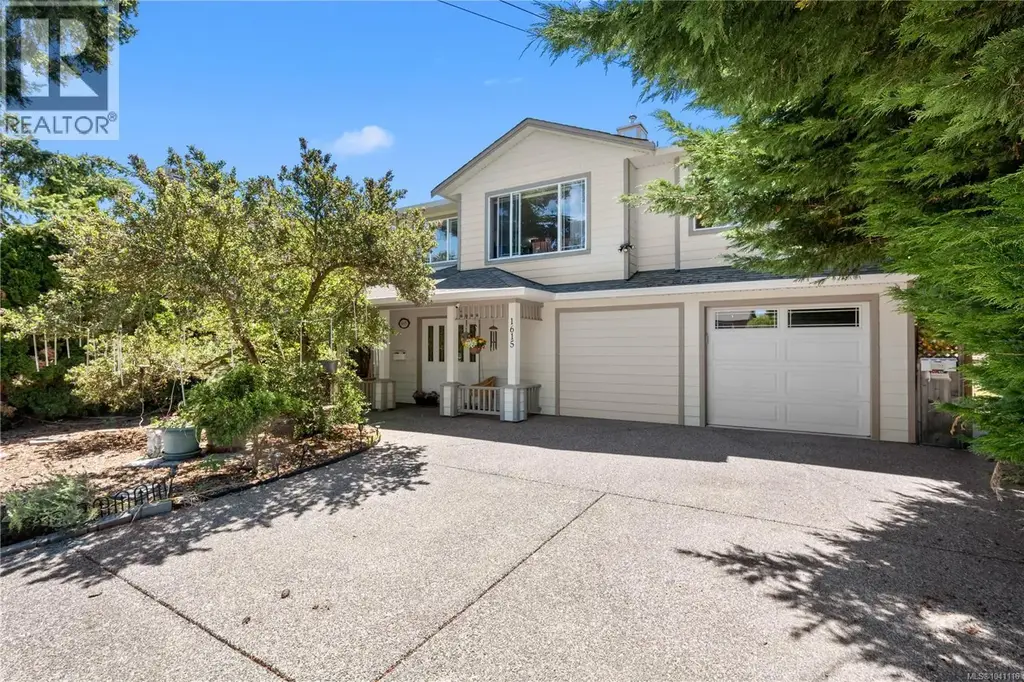 1615 Agnew Ave, Saanich