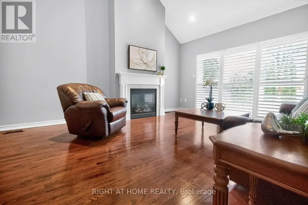 145 Louisbourg Way, Markham (Greensborough)