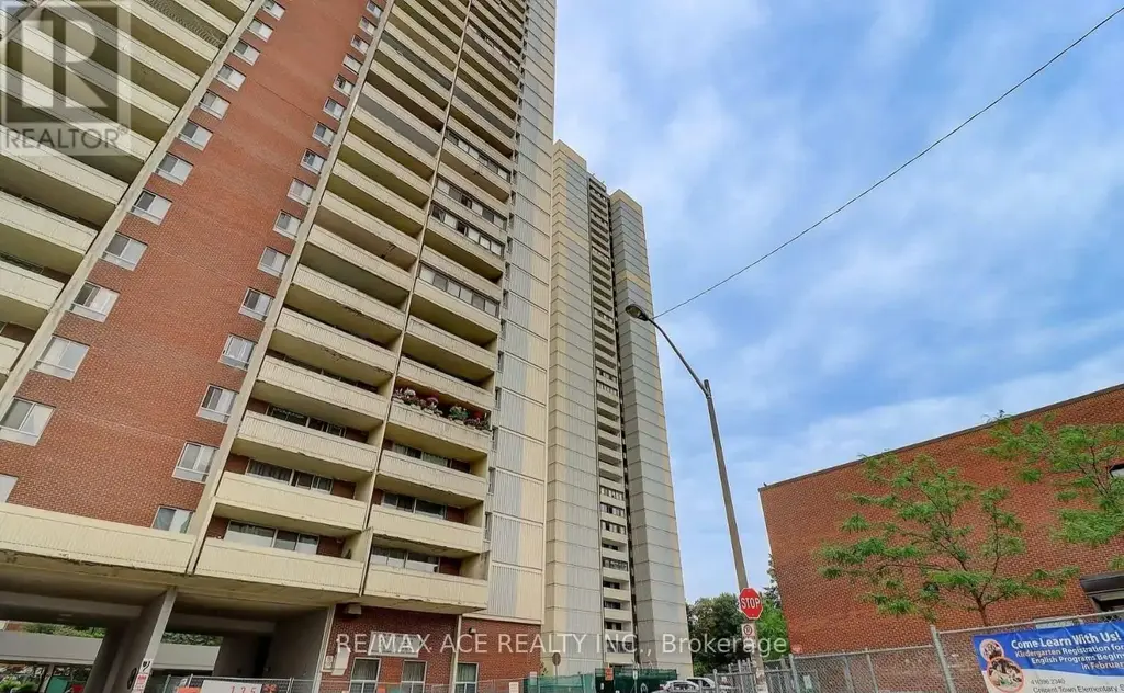 906 - 3 Massey Square, Toronto (Crescent Town)