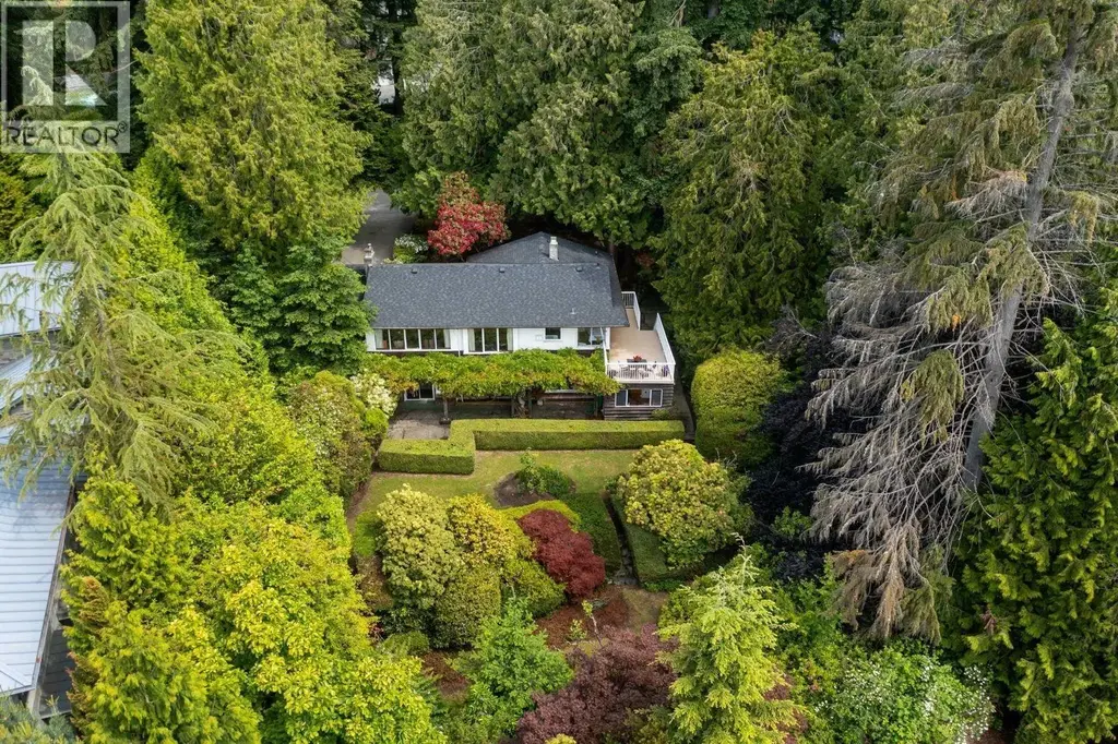 2912 Rosebery Avenue, West Vancouver