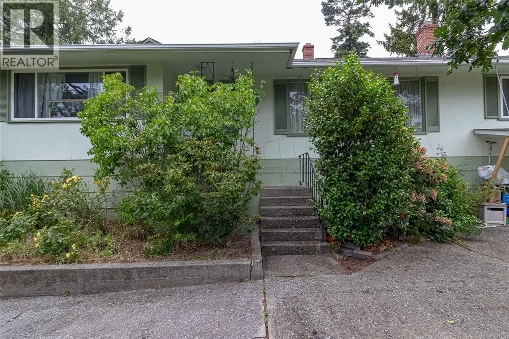 4021 Glanford Ave, Saanich