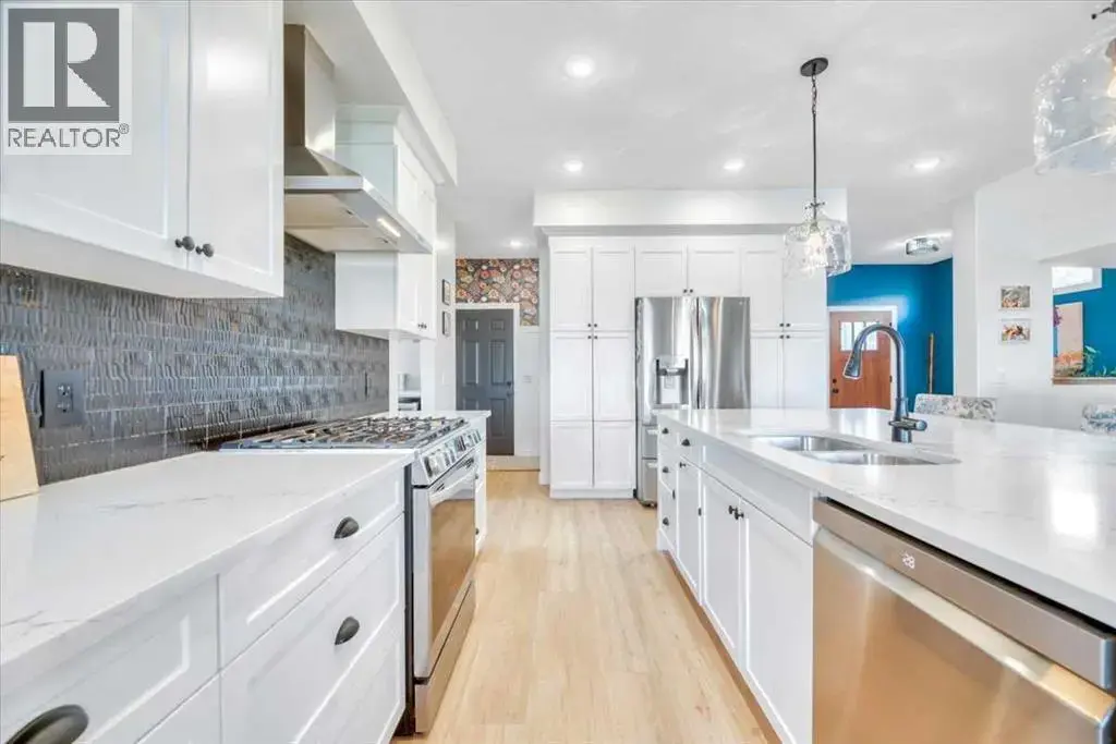 835 Lakewood Circle, Strathmore